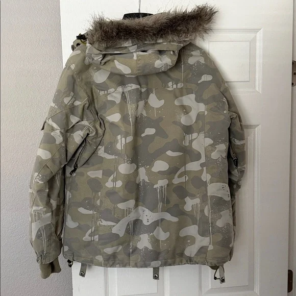 Camouflage Snowboarding Jacket - Picture 9 of 13